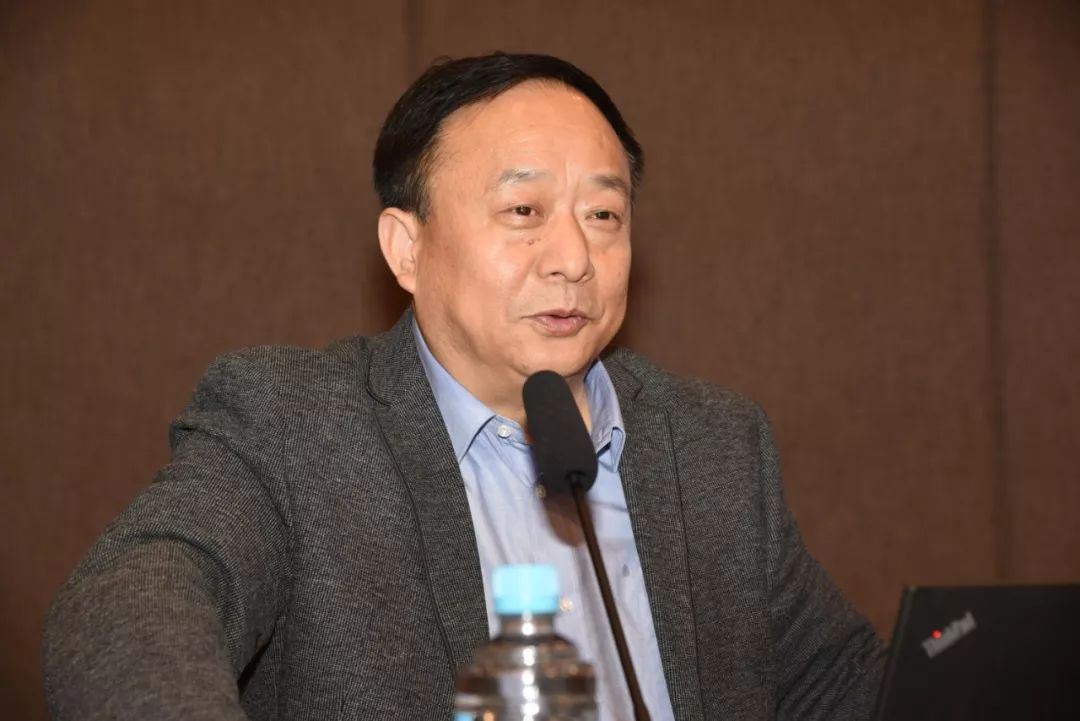 开云体育-赛地聚焦——法甲今晨热度飙升；新疆广汇调整名单；话题不断；年轻球员得到机会的简单介绍